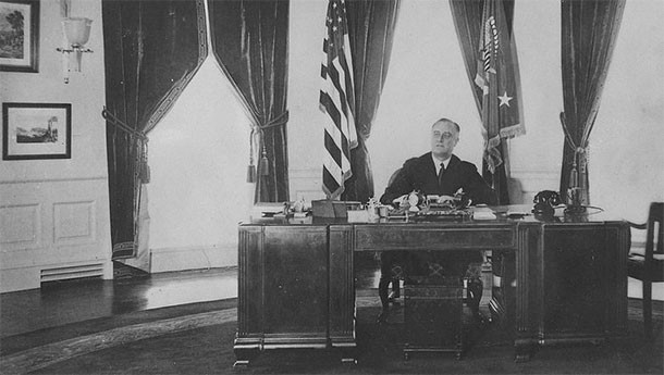 Tổng thống Franklin Roosevelt không thích vị trí của Phòng Bầu dục mà ông Taft chỉ định vì nó nằm giữa Cánh Tây và không có cửa sổ. Do vậy, ông đã chuyển văn phòng đến rìa Cánh Tây. Ảnh: whitehousehistory.org.