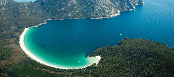 Tasmania ở Australia được xem là nơi có bầu không khí trong lành nhất thế giới nhờ vị trí biệt lập, xa các nguồn ô nhiễm trên đất liền, và hoạt động của các cơn gió tây mạnh mang không khí sạch từ Nam Đại Dương. Ảnh: Tourism Tasmania & Chris Bray.