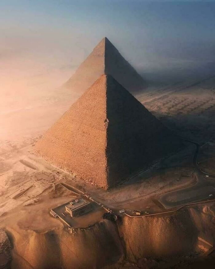 Cảnh quan tuyệt đẹp ở khu kim tự tháp Giza.