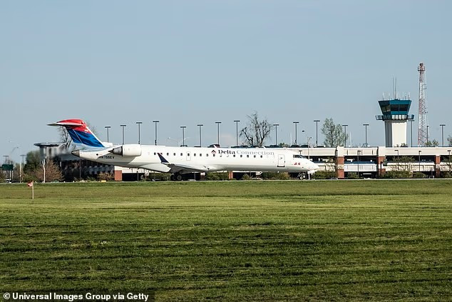 Daily Mail đưa tin, một nghi phạm đã nổ súng bên ngoài sân bay Blue Grass ở Lexington, Kentucky (Mỹ), vào khoảng 10h40 sáng 13/7 (giờ địa phương). Ảnh: Getty.