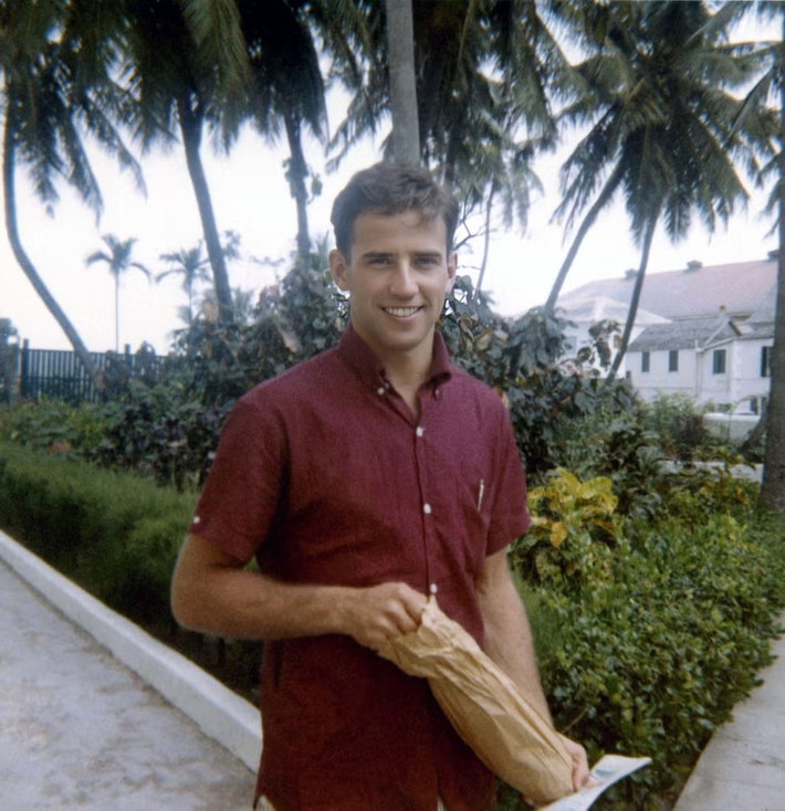 Năm 1965, ông Biden tốt nghiệp Đại học Delaware. Ảnh chụp ông Biden thời trẻ ở tuổi 25. Ảnh: Alamy.
