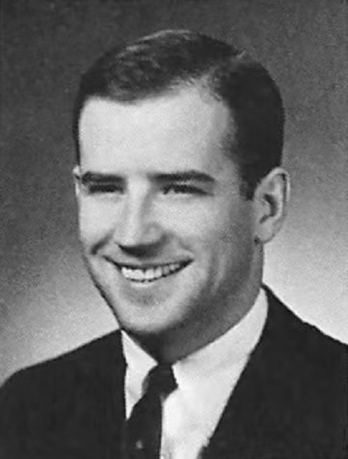 Năm 1968, ông Biden tốt nghiệp Khoa Luật của Đại học Syracuse và lấy bằng Tiến sĩ Luật. Ảnh: TC.