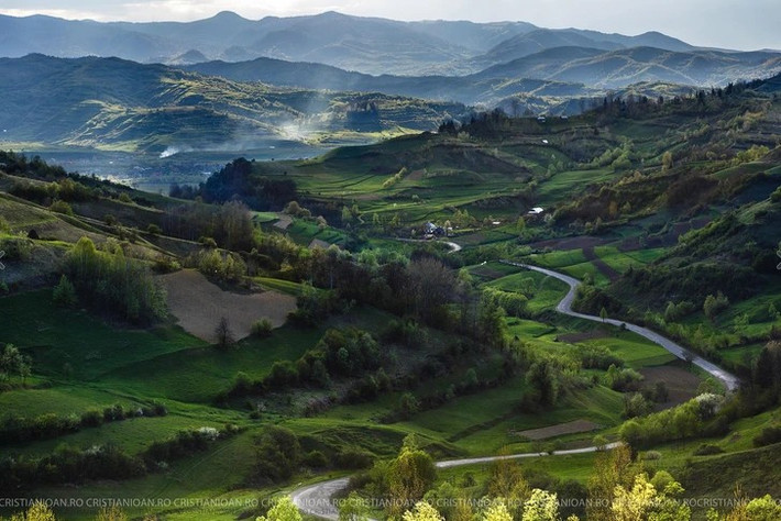 Vẻ đẹp kỳ bí và những khung cảnh cổ tích ở Romania làm say đắm lòng người.