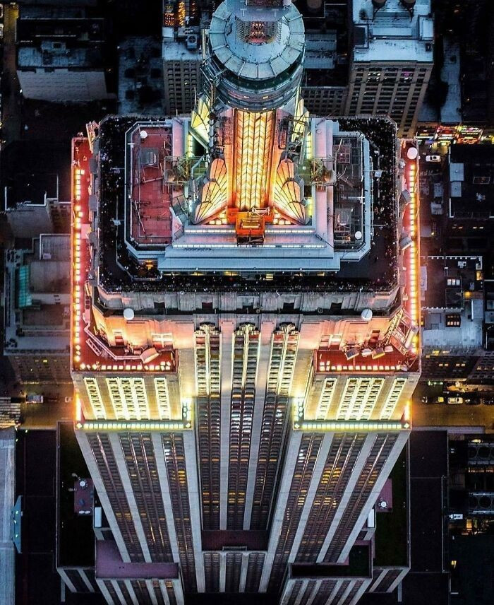 Trong ảnh là Tòa nhà Empire State, New York, Mỹ.