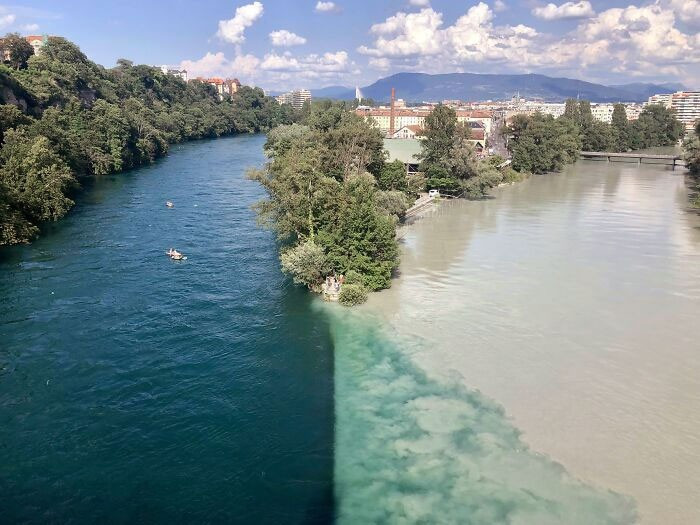 Hai dòng sông gặp nhau và hòa vào nhau ở Geneva, Thụy Sĩ.
