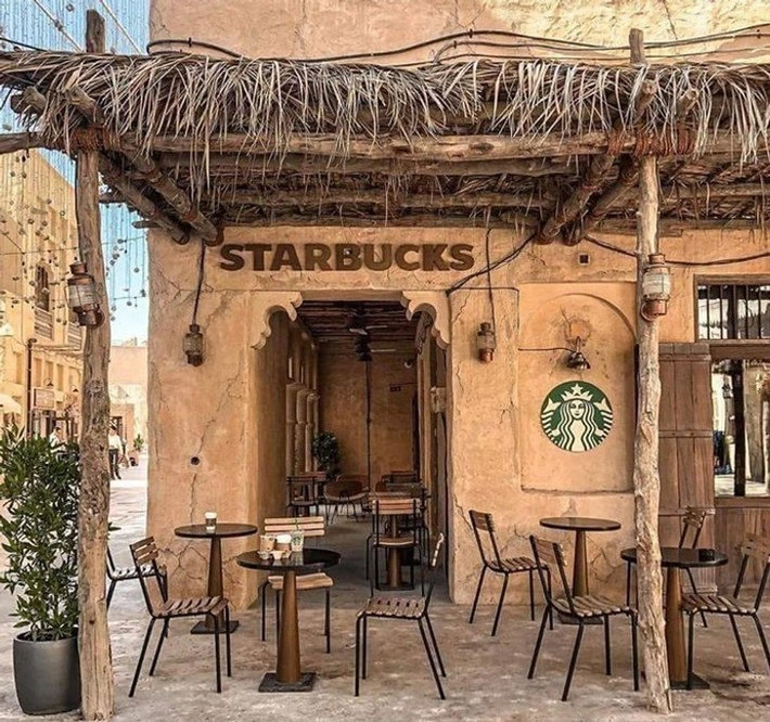 Quán Starbucks ở Dubai này có vẻ ngoài khá lạ mắt.