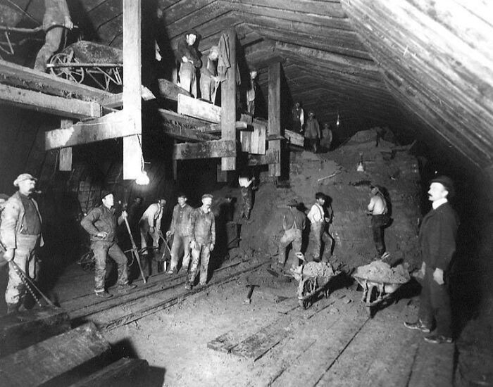 Xây dựng đường hầm đường sắt ở trung tâm thành phố Seattle năm 1903.