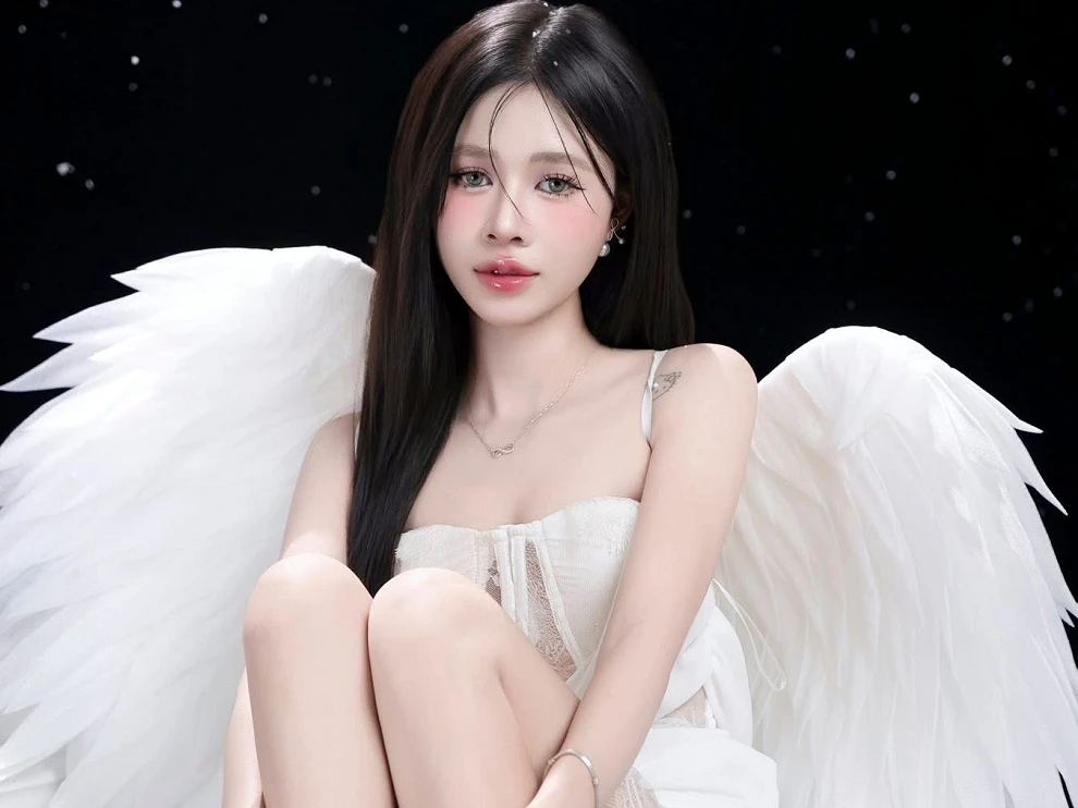 Shizuka "đốt mắt" fan với ảnh sinh nhật tuổi 18 gợi cảm ngỡ ngàng