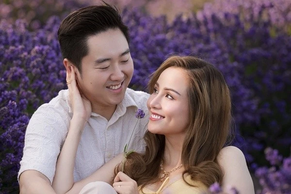 “Bà bầu” Diễm Hương khoe được chồng Việt kiều ngày càng chiều chuộng 