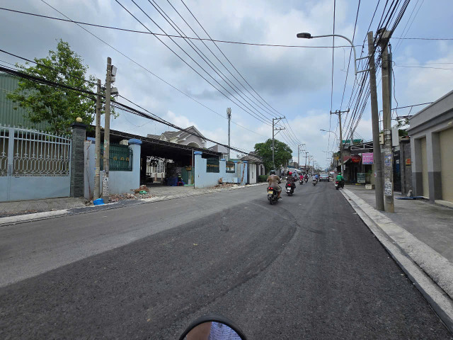 Mặt đường đã được nhà thầu thảm nhựa. Hình ảnh ghi nhận ngày 3/7. Nguồn HĐ z6766790868182-ecce17b7f716146f8745dee8d0cb0670.jpg