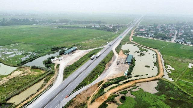 Nhanh chóng hoàn thành các trạm dừng nghỉ trên cao tốc Bắc- Nam. Nhanh chóng hoàn thành các trạm dừng nghỉ trên cao tốc Bắc- Nam.