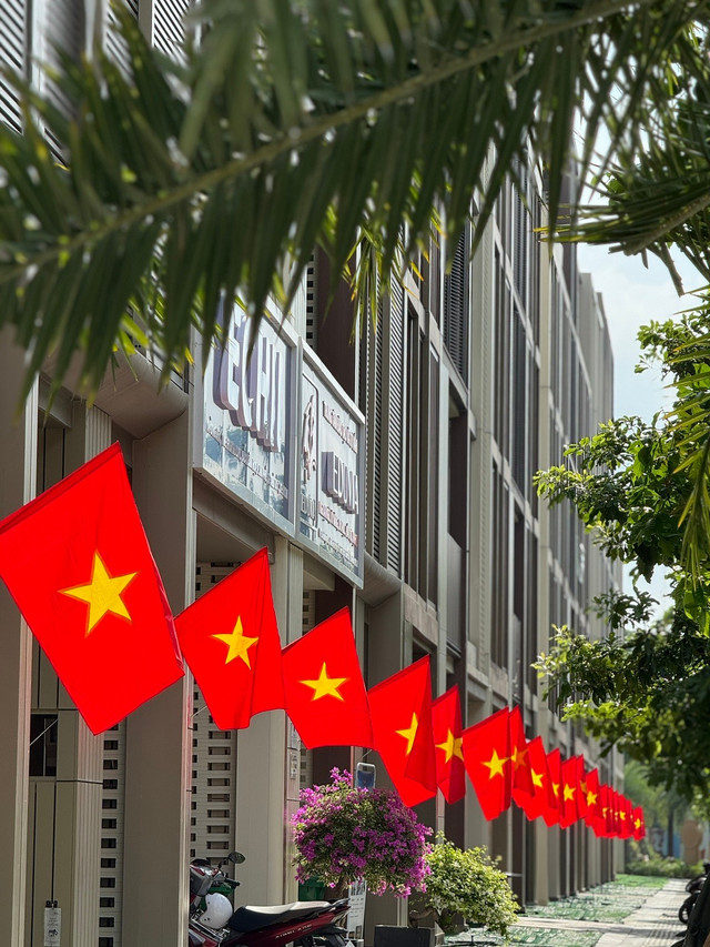 Góp phần “phủ đỏ” Việt Nam là một trong những hoạt động nổi bật của Masterise trong chiến dịch “Cùng tiếp sức cho cộng đồng hưởng ứng tinh thần yêu nước” nhân kỷ niệm 80 năm Cách mạng Tháng Tám và Quốc khánh 2/9 hinh5.jpg