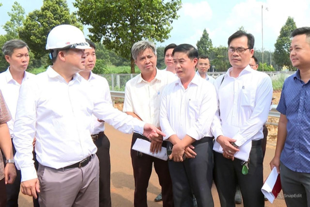 Tỉnh ủy viên, Phó Chủ tịch UBND tỉnh Đồng Nai Hồ Văn Hà khảo sát tuyến đường Xuân Quế - Long Khánh và đường Vành đai 1. snapedit-1757130858594.jpg