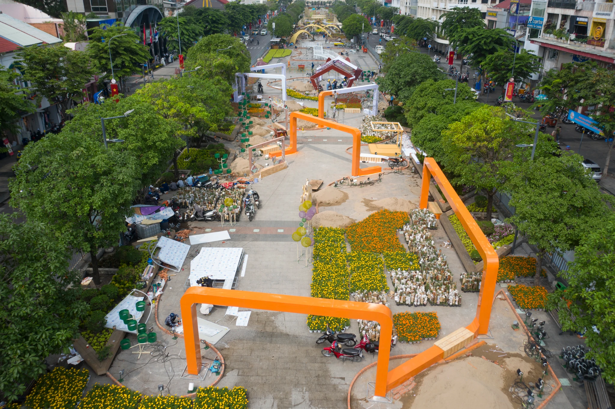 Đường hoa Nguyễn Huệ trước giờ khai mạc