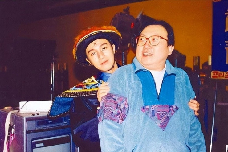 "Vua hài" Châu Tinh Trì và thói xấu “đâm sau lưng” đồng nghiệp - Hình 2 "Vua hài" Châu Tinh Trì và thói xấu “đâm sau lưng” đồng nghiệp ảnh 2