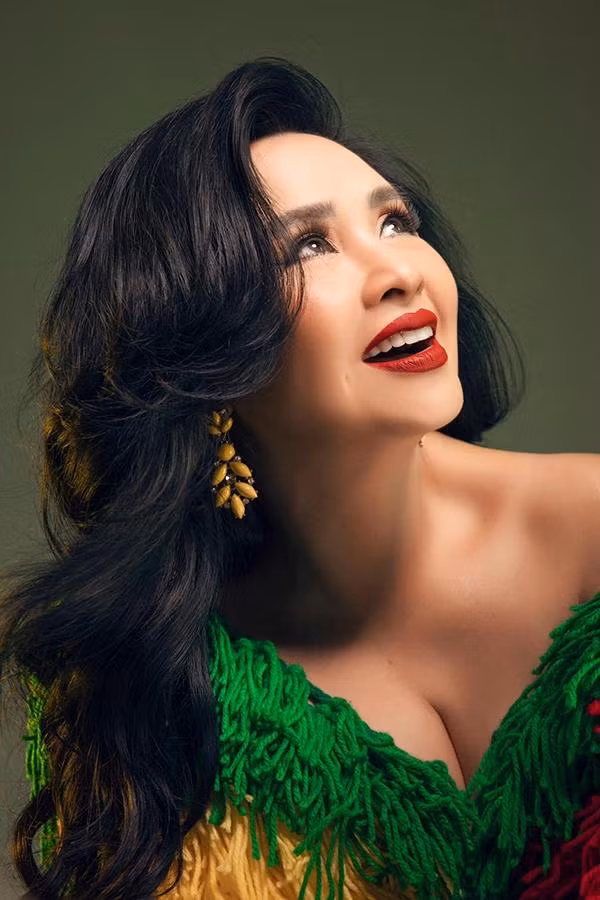 Diva Thanh Lam dung tinh cam chan thanh de ung xu voi con chong