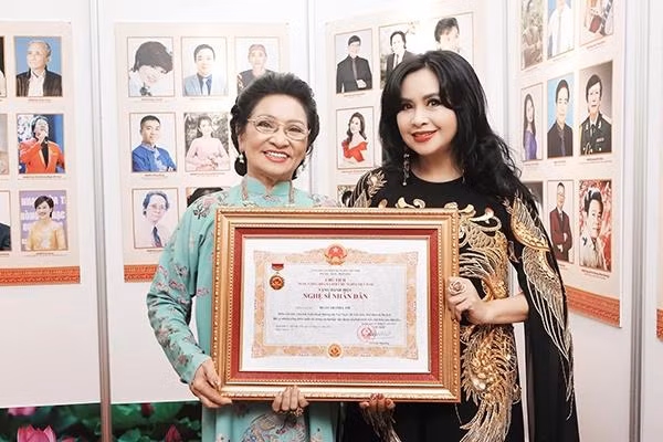 Diva Thanh Lam dung tinh cam chan thanh de ung xu voi con chong-Hinh-2