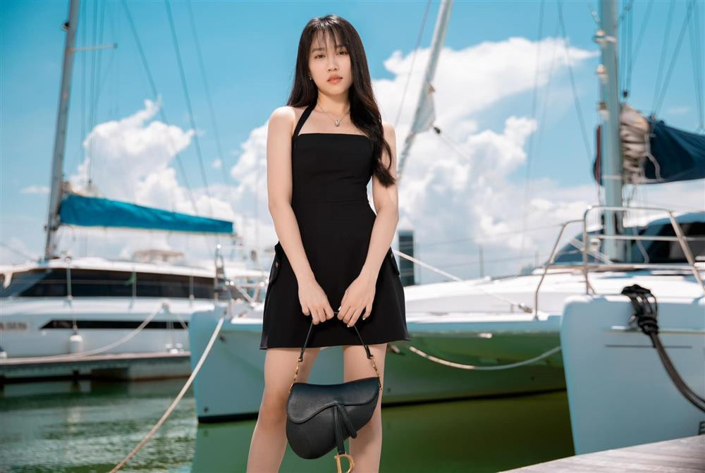 ên cạnh việc đóng phim, người đẹp Huỳnh Hồng Loan còn kinh doanh nên tự chủ về tài chính và sở hữu khối tài sản đáng nể ở tuổi 30.