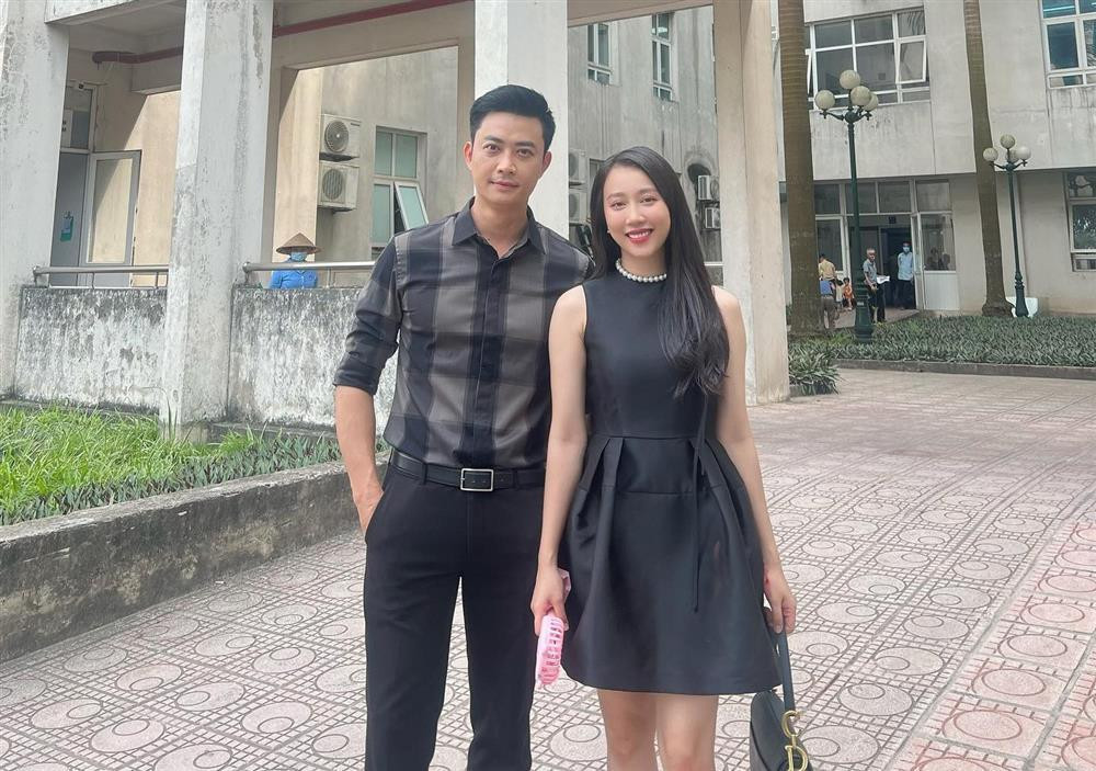 rong "Sao Kim Bắn Tim Sao Hỏa", Huỳnh Hồng Loan vào vai Vân, cô người yêu cũ bị mất trí nhớ sau vụ tai nạn giao thông mà Nghiêm (Tiến Lộc) xử lý.