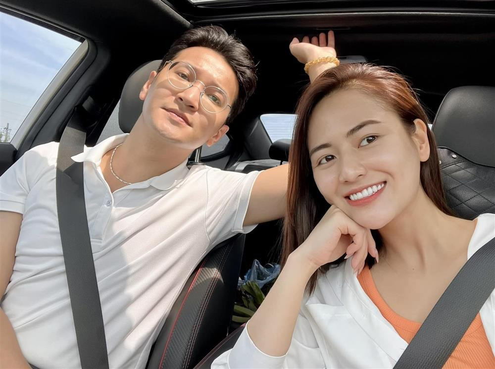 iệt Hoa và Trọng Trí là hai diễn viên quen thuộc với khán giả trên phim truyền hình. Cặp đôi diễn viên đã yêu nhau 8 năm, đăng ký kết hôn năm 2021.
