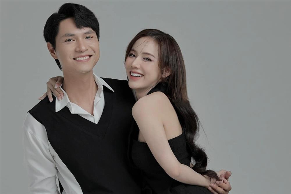 ặp đôi đều đang có phim phát sóng giờ vàng và thường xuyên thực hiện các clip tương tác thú vị ngoài màn ảnh.