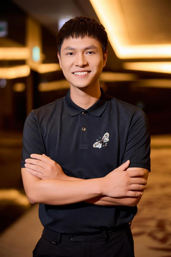 ô Dũng từng trải qua đổ vỡ hôn nhân và có 1 cậu con trai. Anh góp mặt trong các phim: Hương vị tình thân, Cuộc đời vẫn đẹp sao, Cuộc chiến không giới tuyến và hiện tại là Vui lên nào anh em ơi.