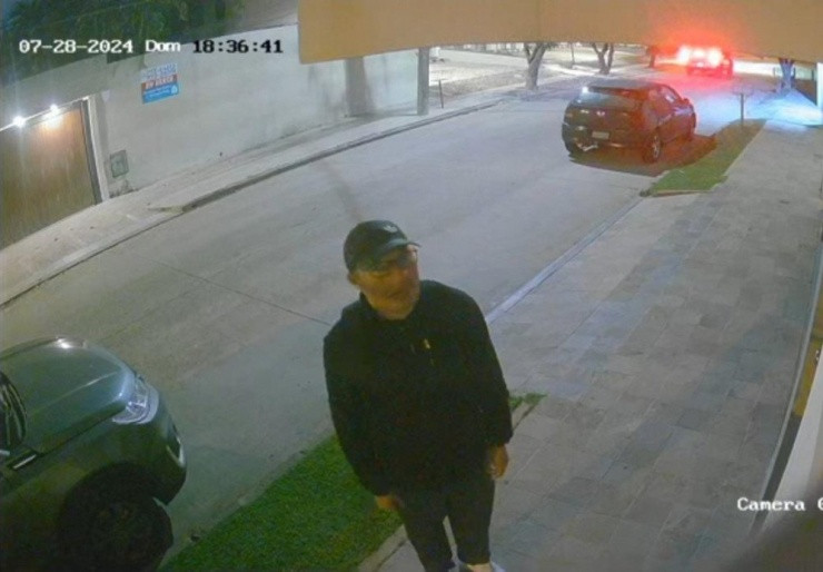 Nhà hoa hậu bị trộm đột nhập lấy cắp vương miện giá trị - Hình 2 Nha hoa hau bi trom dot nhap lay cap vuong mien gia tri-Hinh-2