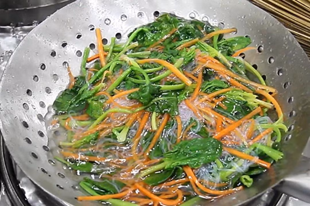 Loai rau co luong sat gap 12 lan ca chua, giup bo mau-Hinh-8