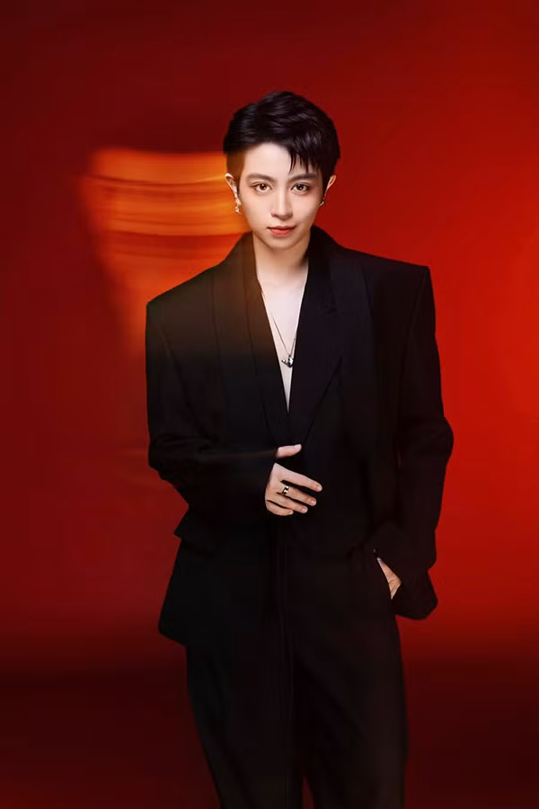 Ngoài tài năng, ca sĩ Gil Lê còn có vẻ ngoài sáng bừng sân khấu và thu hút mọi ánh nhìn của đồng nghiệp lẫn khán giả. Để có sắc vóc như vậy, cô đã chăm sóc da như thế nào?