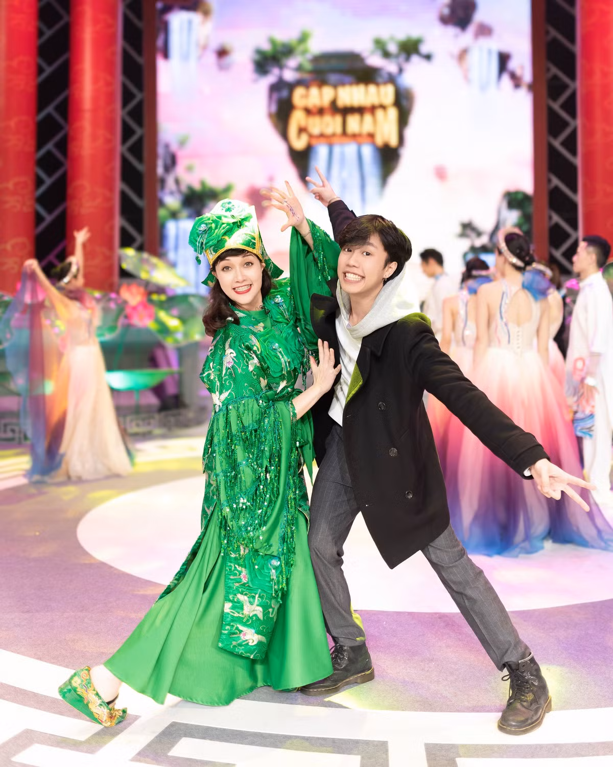 Con trai Van Dung cat-se vai dau tien mua tang me day chuyen vang-Hinh-3