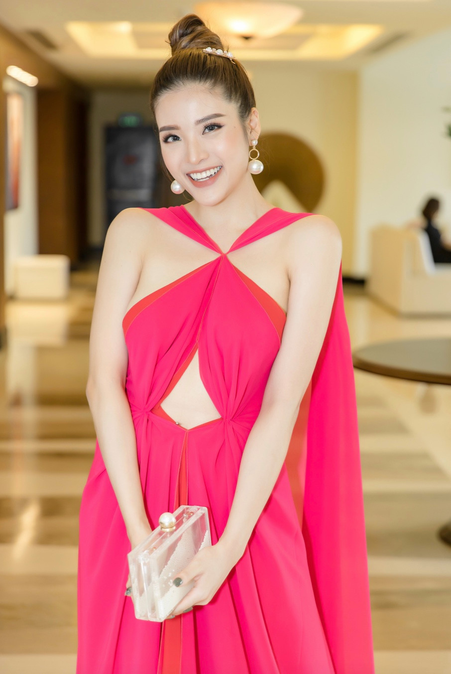 Thi hoa hậu có phải chỉ còn là gameshow giải trí để kiếm tiền? - Hình 2 Thi hoa hau co phai chi con la gameshow giai tri de kiem tien?-Hinh-2