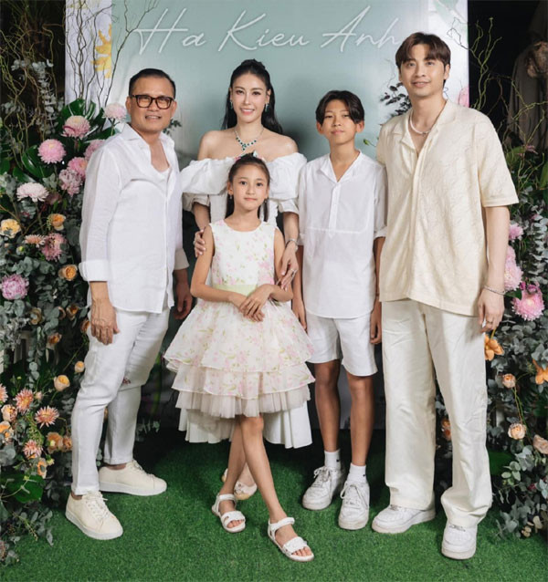 Hà Kiều Anh tuổi 48 hạnh phúc viên mãn bên chồng doanh nhân - Hình 5 Ha Kieu Anh tuoi 48 hanh phuc vien man ben chong doanh nhan-Hinh-5