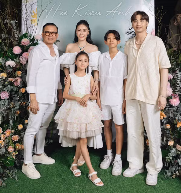 Hà Kiều Anh tuổi 48 hạnh phúc viên mãn bên chồng doanh nhân - Hình 5 Ha Kieu Anh tuoi 48 hanh phuc vien man ben chong doanh nhan-Hinh-5