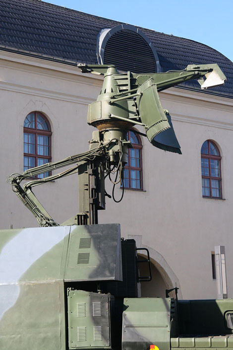 Anten radar trinh sát - dẫn bắn Harpoon trong trạng thái chiến đấu.