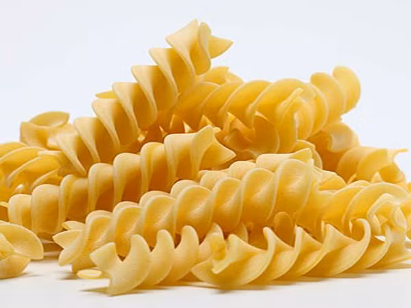 6. Mì ống. Cũng giống như bánh mì trắng, tuy nhiên loại thực phẩm này lại khiến bạn tiêu thụ được nhiều hơn. Khi bạn ăn quá nhiều loại thực phẩm này, cơ thể sẽ đi vào quá trình sản xuất insulin, dẫn đến việc tạo ra quá nhiều hooc môn làm hạ đường huyết. Vì lý do đó, khi bạn ăn loại thực phẩm này xong vẫn cảm thấy thèm ăn ghê gớm.