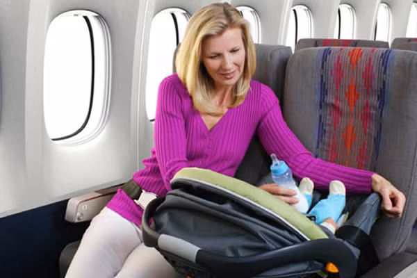 2. Những chuyến đi dài. Đây là một luồng gió mới cho bé và bạn. Tuy nhiên, mẹ phải tính toán xem xét kỹ độ tuổi và đặc điểm của bé trước cuộc hành trình. Quan trọng nhất, mẹ cần đóng gói đồ đạc đầy đủ kỹ lưỡng. Từ quần áo đến đồ ăn. Tránh đi vào những ngày chủ nhật đông đúc và lời khuyên ở hoạt động này nên dành cho bé từ 6 đến 14 tháng tuổi.