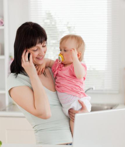 10. Lấy con làm bia đỡ. 45% báo cáo rằng, các bà mẹ mượn tạm những đứa con để thoát khỏi những nghĩa vụ xã hội như giảm nhẹ công việc hay thậm chí chỉ để tránh quan hệ tình dục với chồng.