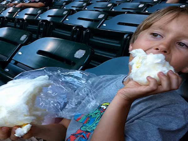 1. Mất tập trung liên tục. Tuy chhúng chỉ là những đứa trẻ. Song nếu bé nhà bạn rất khó tập trung vào bất cứ điều gì hơn một phút, thậm chí cả những hoạt động mà chúng yêu thích. Trong trường hợp này, mẹ phải xem xét kỹ để có hướng điều trị.