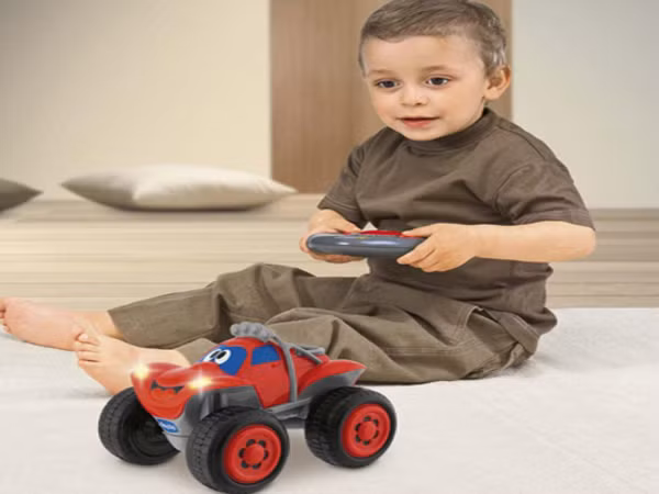 2. Đồ chơi với bộ cảm biến. Tránh xa loại đồ chơi này khỏi tay con bạn. Bạn sẽ không bao giờ có thể trốn được ra khỏi phòng con vì loại đồ chơi này có khả năng nhận biết âm thanh và nhiệt độ.