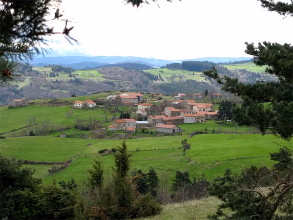 Thêm một điểm bí ẩn ở ngôi làng này đó là nước của nó có khả năng chữa bệnh.