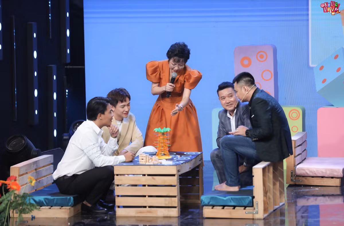 MC Thao Van khoc nghen nho ngay hon le thieu vang hinh bong me-Hinh-2