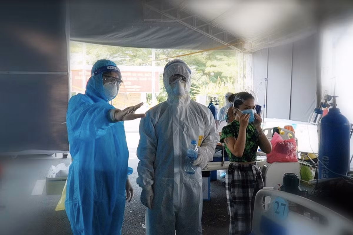 Vi sao nhieu nhan vien y te roi benh vien cong sang benh vien tu?-Hinh-5