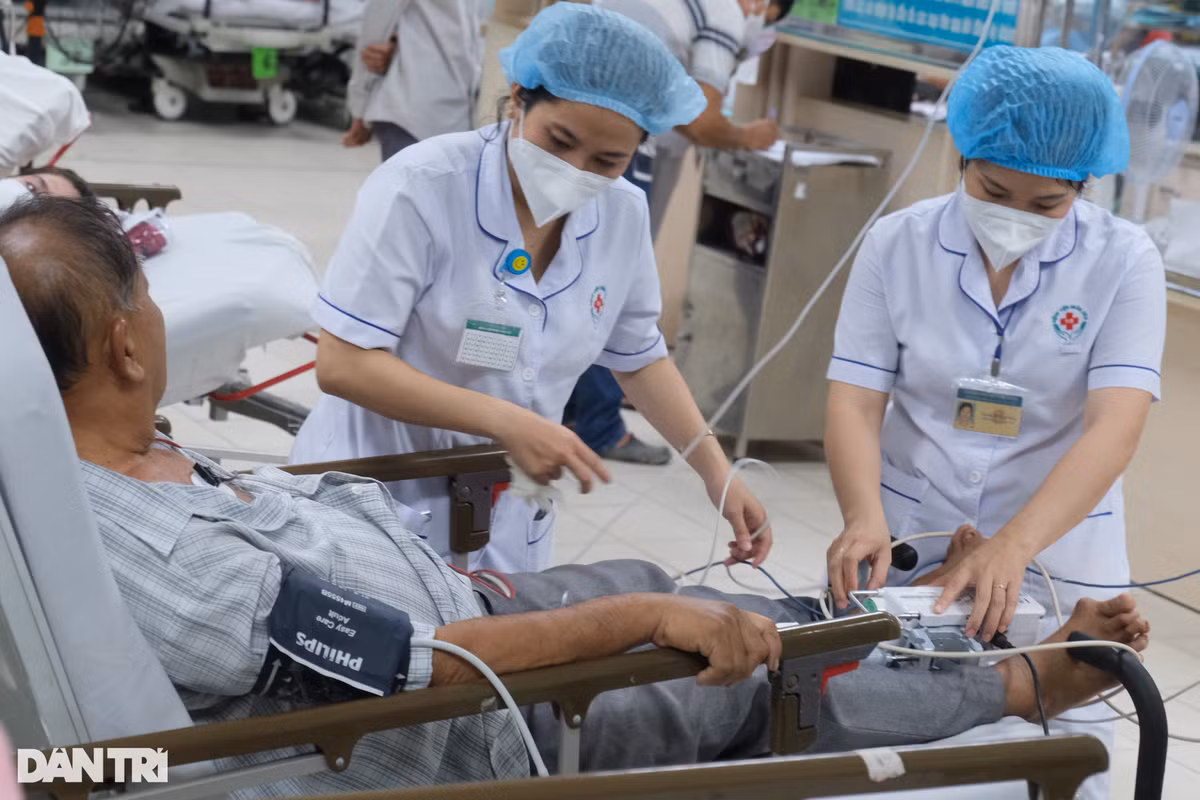 Vi sao nhieu nhan vien y te roi benh vien cong sang benh vien tu?-Hinh-10