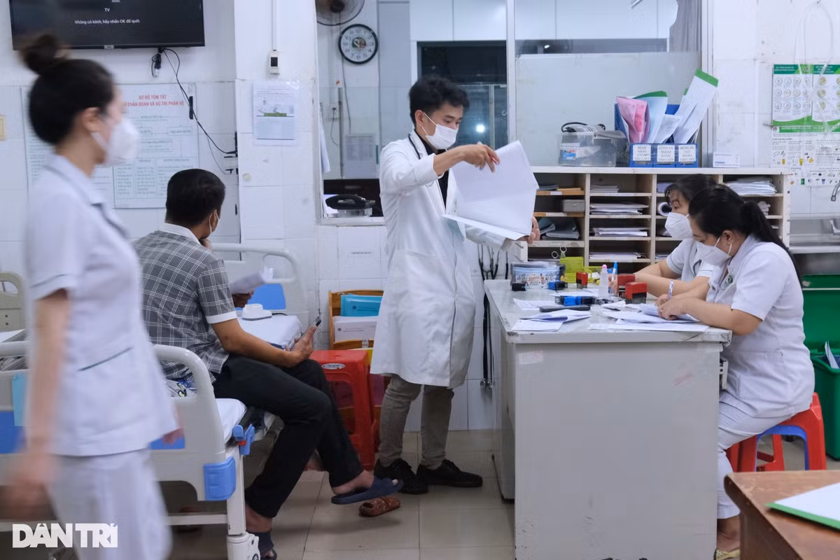 Vi sao nhieu nhan vien y te roi benh vien cong sang benh vien tu?-Hinh-12