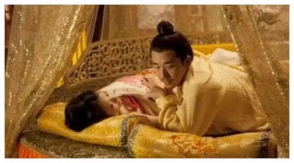 Tai sao Hoang de luon dat mot thanh go o dau giuong?-Hinh-3