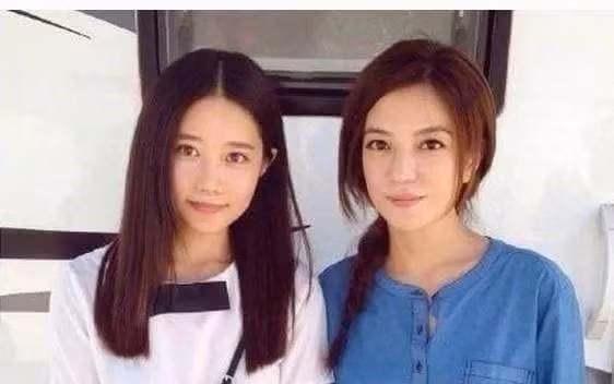 Nhan sac sao nu Trung Quoc khi chup anh cung nguoi qua duong-Hinh-4