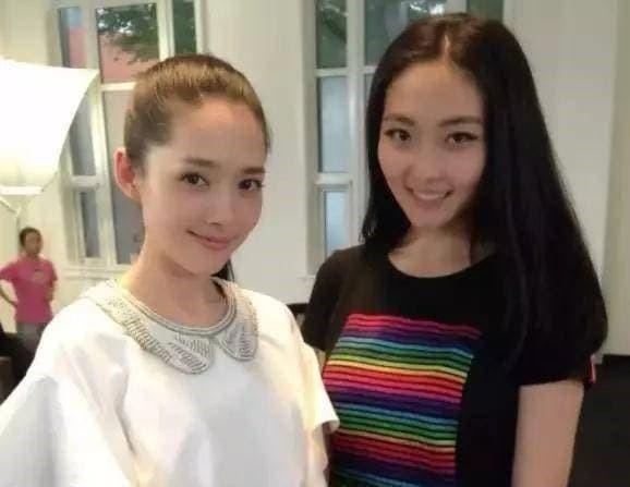 Nhan sac sao nu Trung Quoc khi chup anh cung nguoi qua duong-Hinh-8