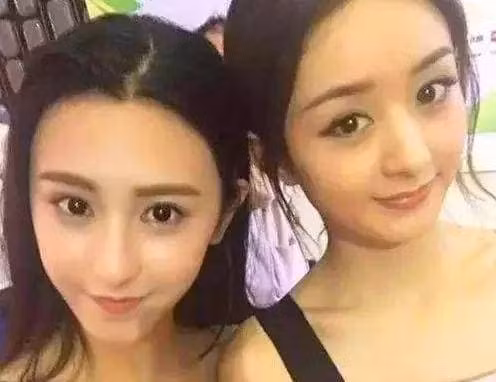 Nhan sac sao nu Trung Quoc khi chup anh cung nguoi qua duong-Hinh-10