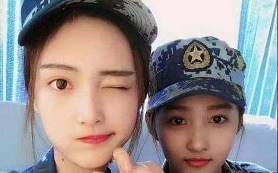 Nhan sac sao nu Trung Quoc khi chup anh cung nguoi qua duong-Hinh-7