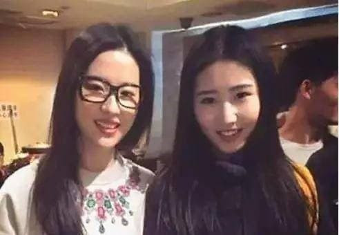 Nhan sac sao nu Trung Quoc khi chup anh cung nguoi qua duong-Hinh-9